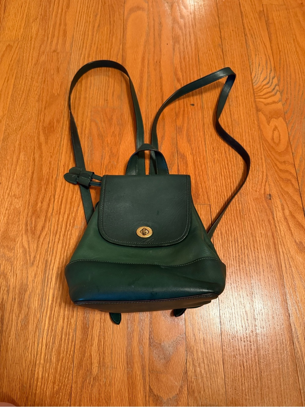 GREEN COACH TURNLOCK BACKPACK- GLOVETANNED LEATHER W HARDWARE